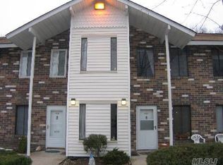 27 Houston Ct, Coram, NY 11727