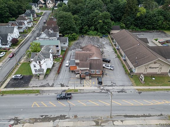 4th image of 154 E Main St