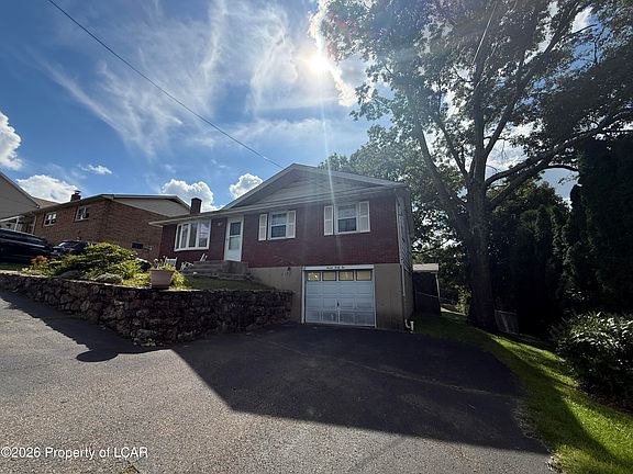 2nd image of 742 Hayes St