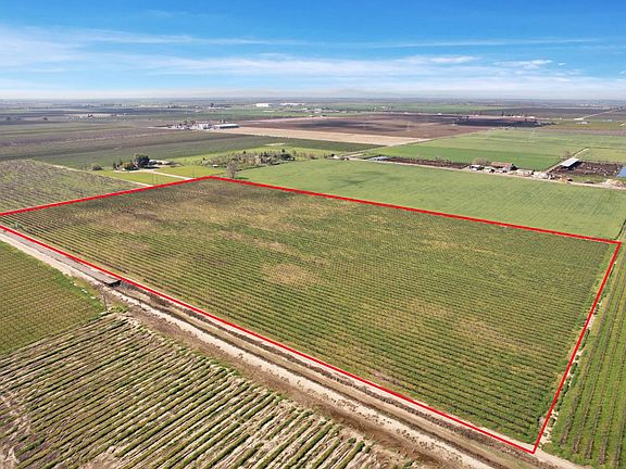 3rd image of 4923 W Acampo Rd