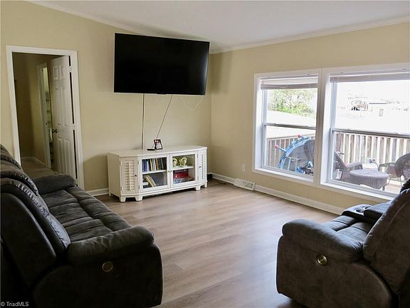 2nd image of 137 Yorkshire Dr