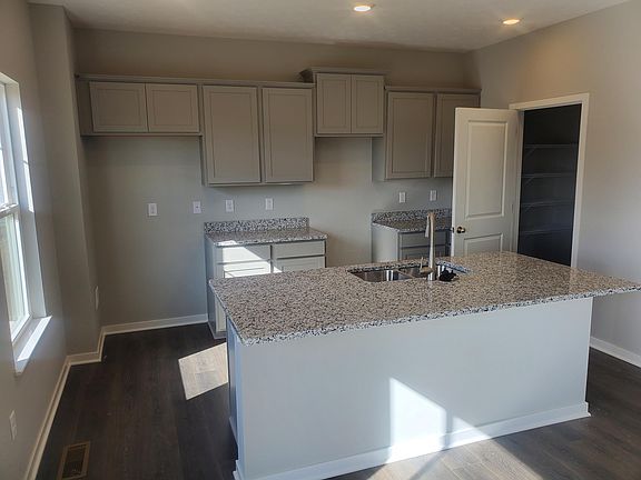 4th image of 4375 Holstein Dr