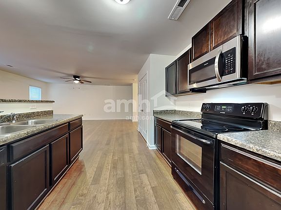 3rd image of 29 Ashton Bluff Cir