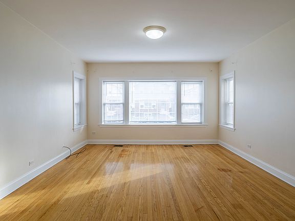 3rd image of 5418 W Melrose St Unit 1