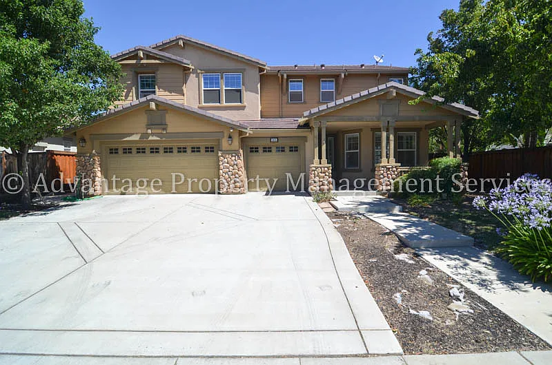 1835 Saint Michaels Way photo 1