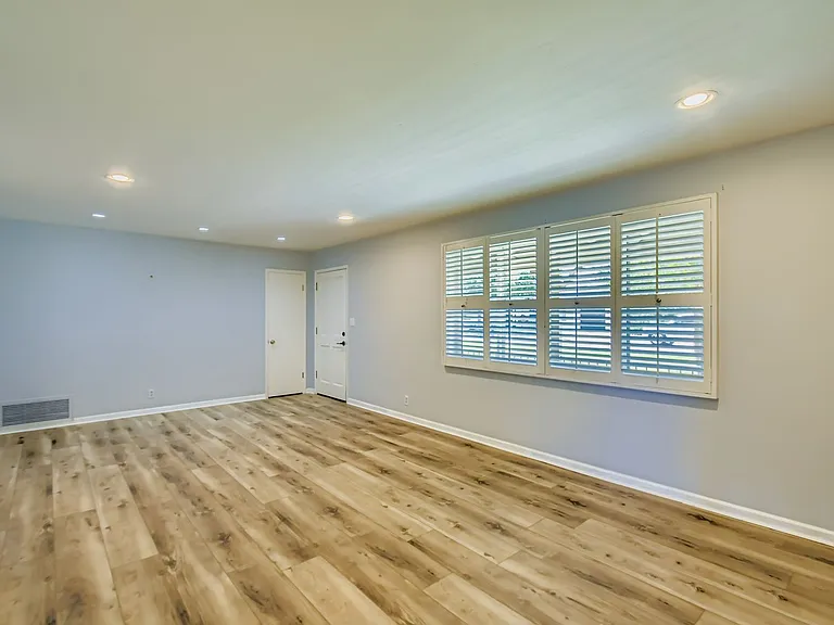 4020 E Earll Dr — Photo 5