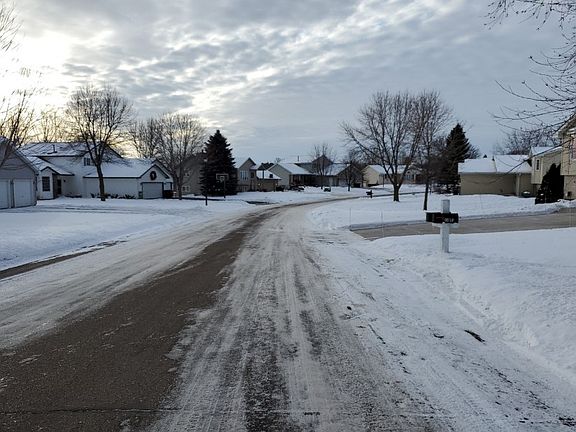 4th image of 8669 Hillview Dr E