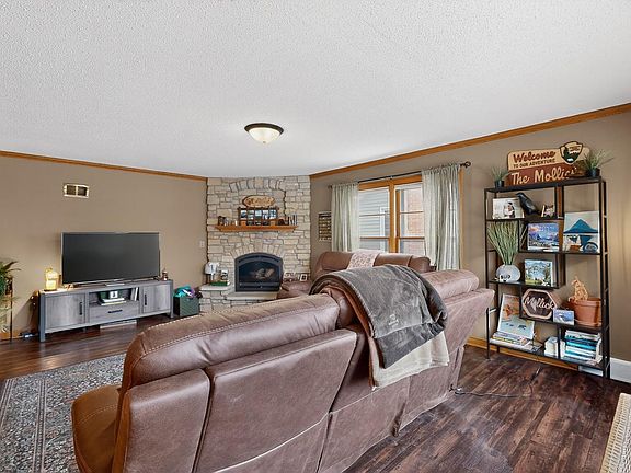 5th image of 305 N Mantorville Ave