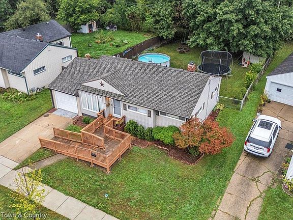 4th image of 734 Elmwood Dr
