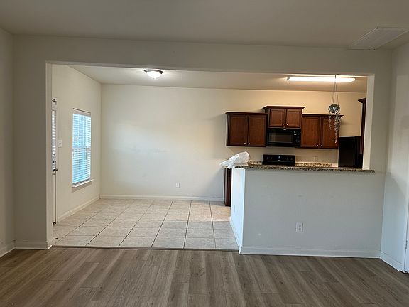 3rd image of 1202 Juniper Dr