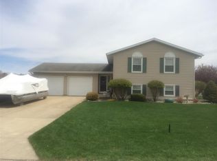 51024 Beach Dr, Elkhart, IN 46514