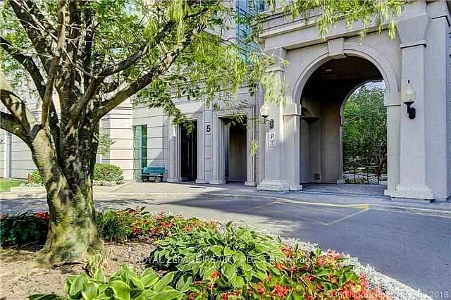 5 Emerald Ln #Penthouse 409 — Photo 2
