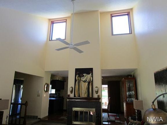 4th image of 321 Broadmoor Dr