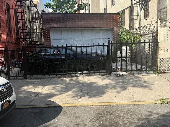 3rd image of 2186 Washington Avenue