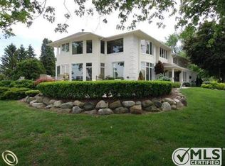 2050 Lake Angelus Shrs, Lake Angelus, MI 48326