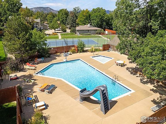 Private Community Pool & Tennis / Pickleball / Basketball Court