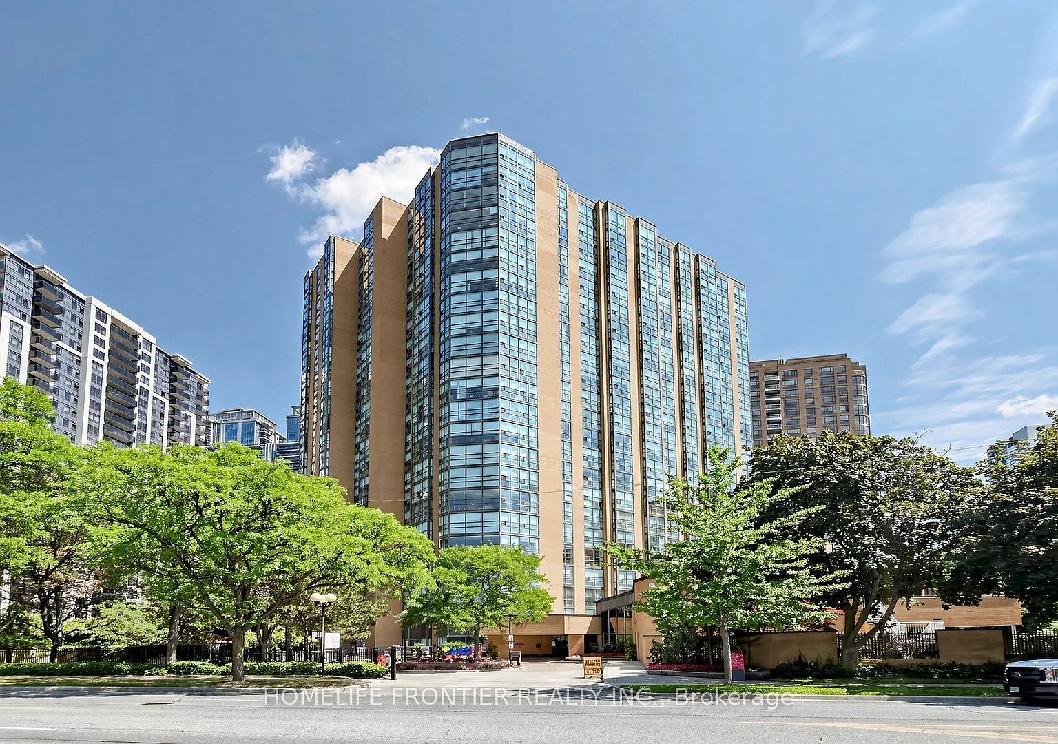 "The Manhattan" — Photo 1