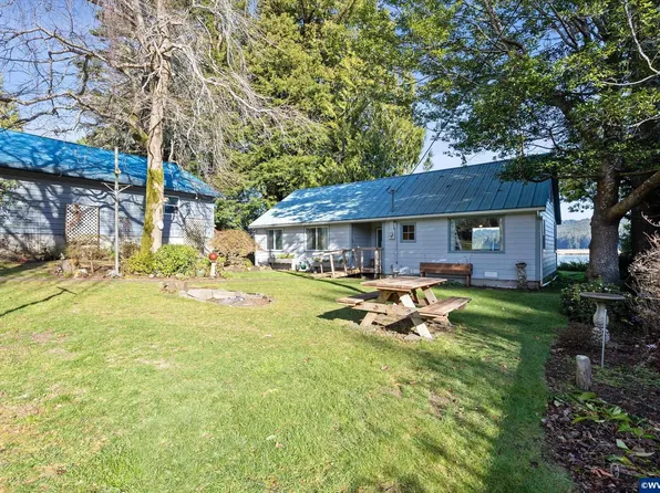 2032 SE Garden Way, Waldport, OR 97394