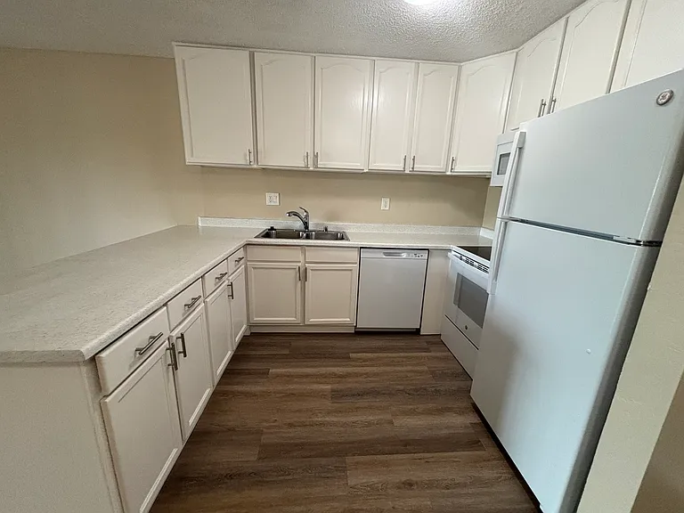 The Luxe Apartments — Photo 39