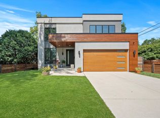 215 N Eagle St, Naperville, IL 60540