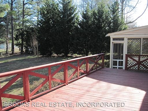 4th image of 3940 Moores Ln