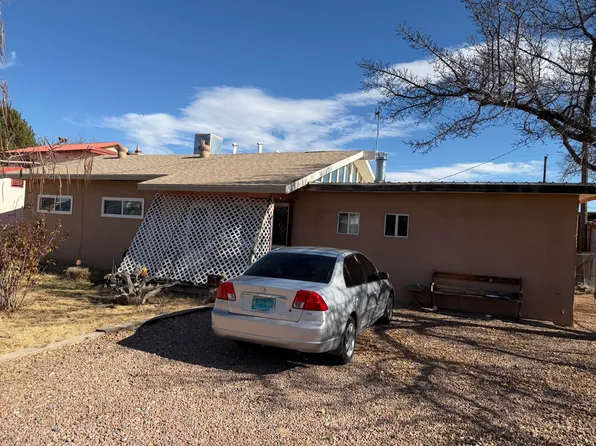 4621 Sunshine Pl SW, Albuquerque, NM 87105