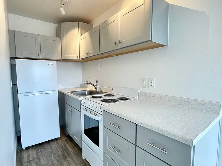 Village Vista Apartments — Photo 9
