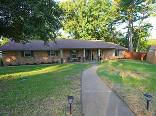 2401 Woodhollow Ct, Longview, TX 75604
