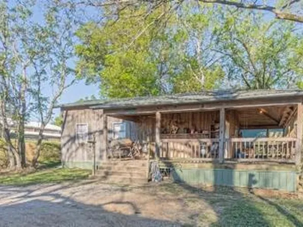 304 Levee St, Jonesville, LA 71343