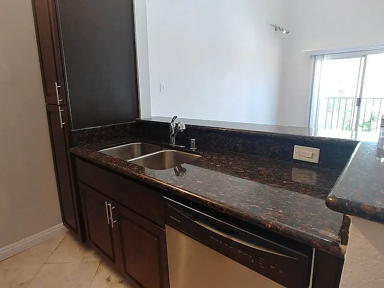 Villa De Adel Apts — Photo 131