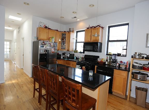 4th image of 1753 W Chicago Ave Unit 4