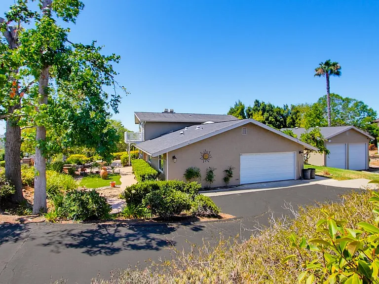 2039 Lemon Ave — Photo 42