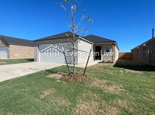 10957 SW 25th St, Yukon, OK 73099