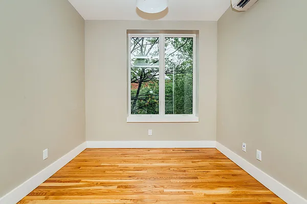 Rented by Nooklyn NYC LLC | media 22