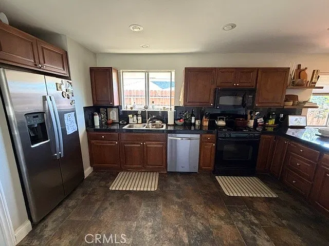 3 bed, 1561 sqft, $4,400 — Photo 2