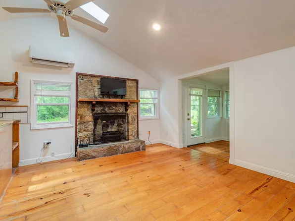 359 Sugar Hollow Rd, Fairview, NC 28730