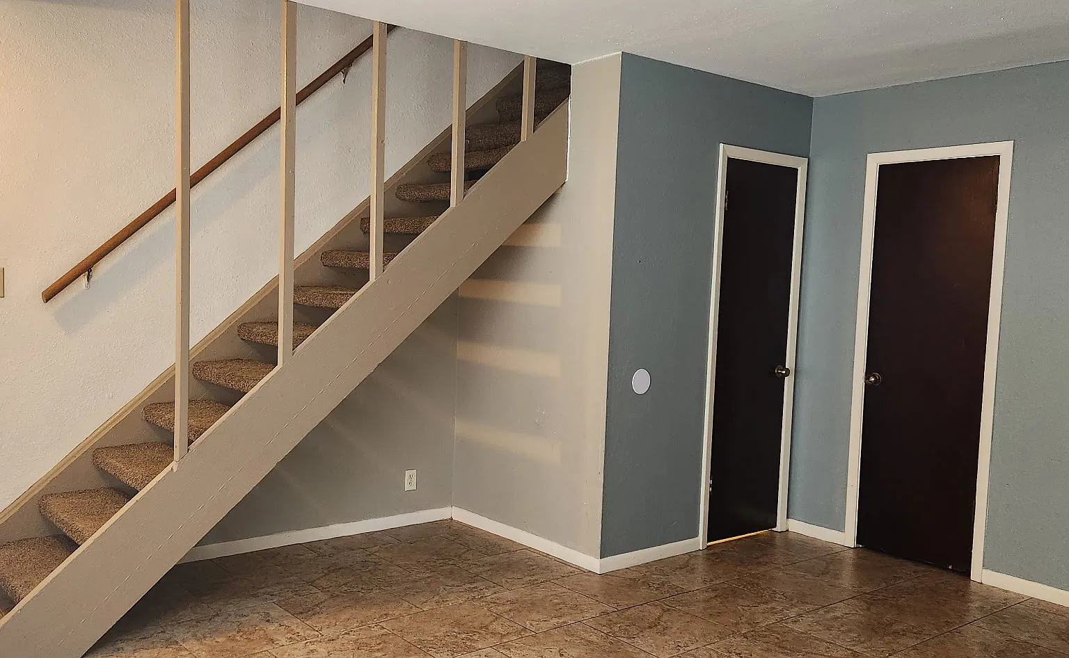 2 bed, 1.5 bath, 950 sqft, $925 — Photo 2