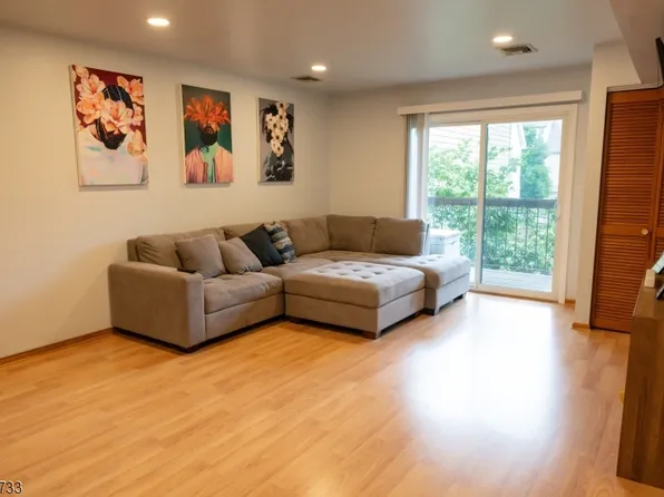 19 Plauderville Ave #107, Garfield City, NJ 07026