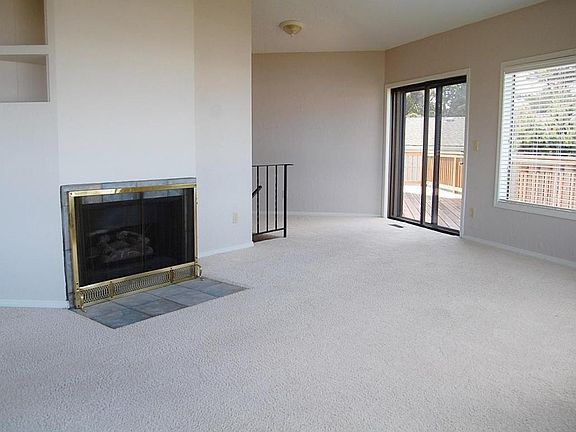 4th image of 6451 NE Port Dr