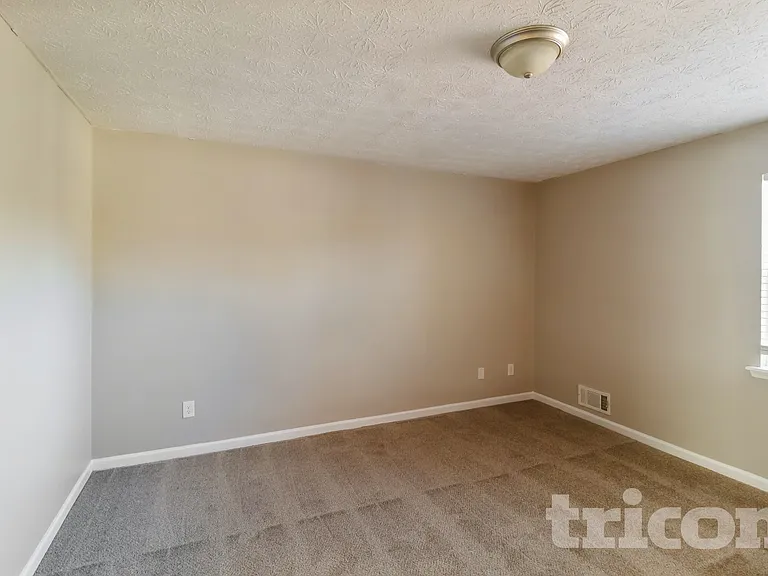 141 Hemlock Cir — Photo 6