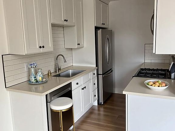 4th image of 3090 Weldon Ave #1