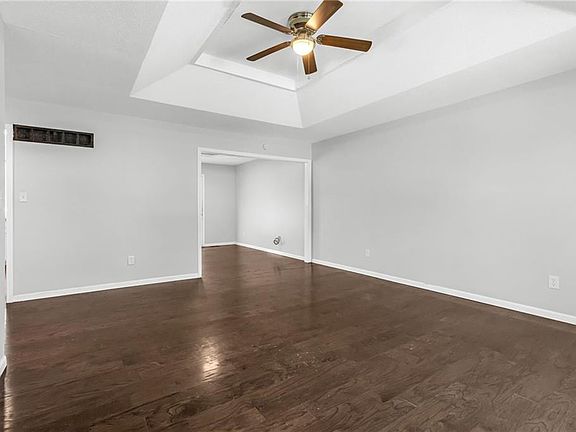 4th image of 15901 Oakland Ave