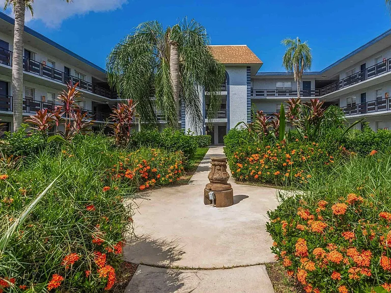Sunbay Apartments — Photo 7