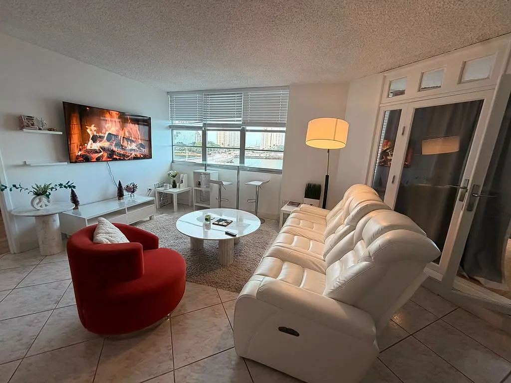 2 bed, 990 sqft, $3,000 — Photo 3