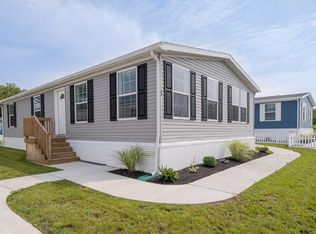 27 Skyview Dr, Rochester, NY 14625