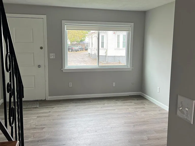 15 Barrows St #B — Photo 7