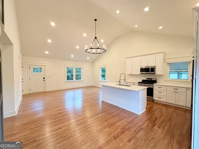 3300 Ridgecrest Rd SE — Photo 4