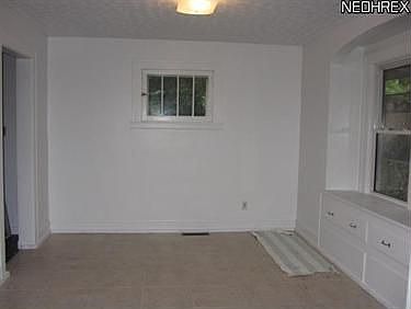 4th image of 965 E Archwood Ave