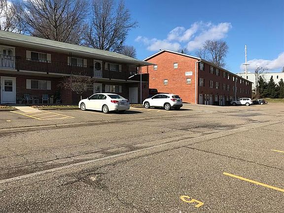 2nd image of 400 Tracy Ln APT 1