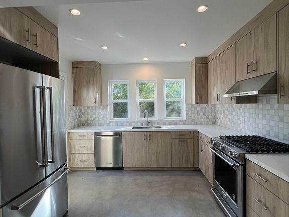 3rd image of 1307 S Garnsey St #2